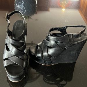 Vince Camuto Womens Platform Black Leather Sandals Size 5.5M.